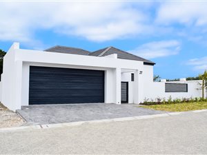 3 Bed House in Somerset West Central
