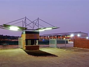 250 m² Commercial space in Waterfall