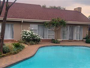 4 Bed House in Edelweiss
