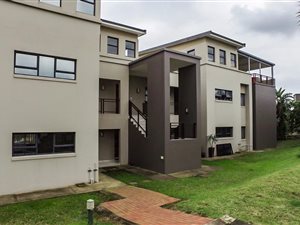 3 Bed Apartment in Palm Lakes Estate