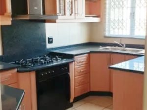 3 Bed Townhouse in Umhlatuzana