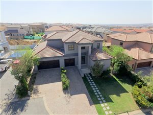 4 Bed Cluster in Blue Valley Golf Estate