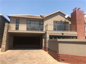 2 Bed Apartment in Ebotse Estate