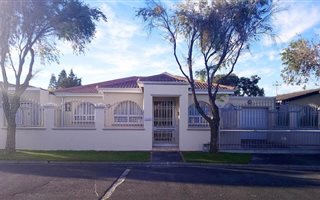 3 Bedroom House in Lotus River