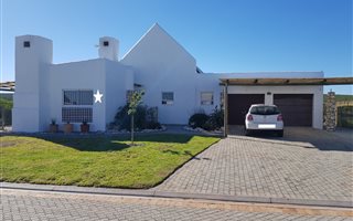 3 Bedroom House in Jacobsbaai