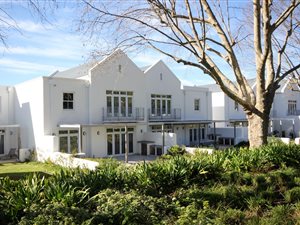 4 Bed Townhouse in Zwaanswyk