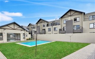 3 Bedroom Apartment in Ruimsig AH