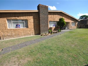 5 Bed House in Arbor Park