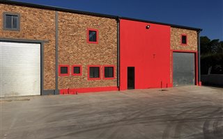 216 m² Industrial space in Mkondeni