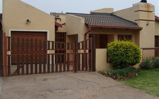 3 Bedroom House in Penina Park