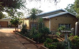 3 Bedroom House in Kameeldrift East