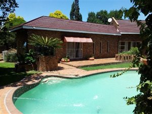 1 Bedroom Garden Cottage in Sharon Park