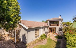 3 Bedroom House in Melkbosstrand