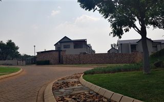 478 m² Land available in Redstone Country Estate