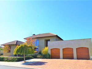 4 Bed House in Klein Zevenwacht