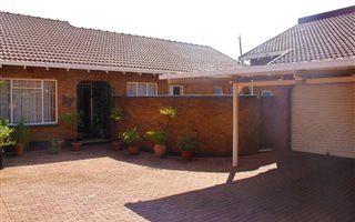 3 Bedroom House in Woodmere