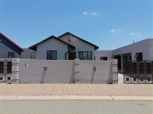 2 Bed House in Rabie Ridge