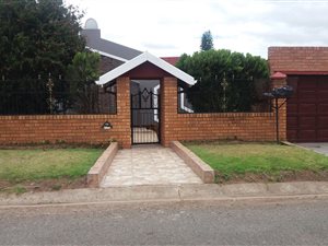 3 Bedroom House in Tyu Tyu
