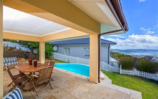 4 Bedroom House in Pezula Golf Estate