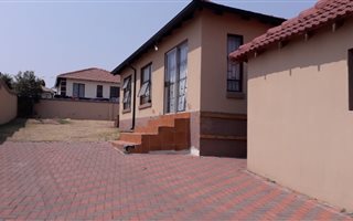 1 Bedroom House in Cosmo City