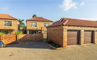3 Bedroom Duplex in Theresa Park