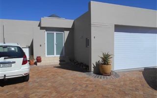 199 m² Commercial space in Bloubergstrand