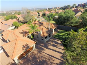 4 Bed House in Die Hoewes
