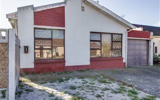 3 Bedroom House in Bernadino Heights