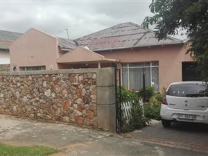 3 Bedroom House in Bezuidenhout Valley