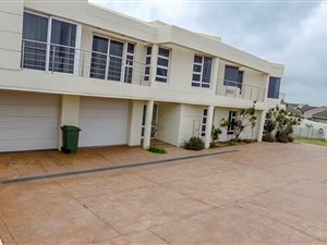 6 Bed House in Myburgh Park