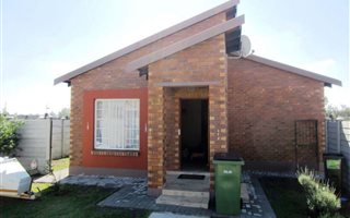 3 Bedroom Townhouse in Waterkloof