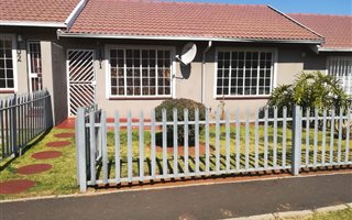 2 Bedroom Simplex in Roodepoort West