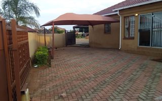 3 Bedroom House in Chantelle