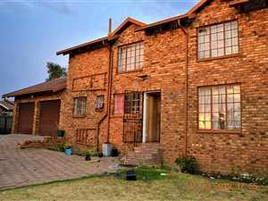3 Bed House in Country View