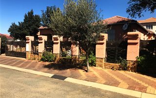 3 Bedroom House in Cosmo City