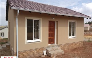 2 Bedroom House in Kya Sand