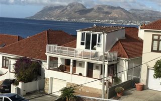 3 Bedroom House in Kalk Bay