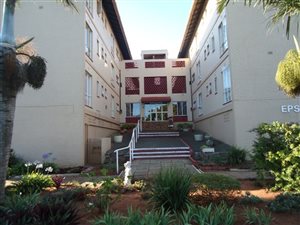 2 Bed Flat in Montclair