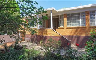4 Bedroom House in Kensington