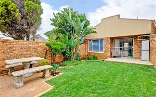 1 Bedroom Simplex in Wilgeheuwel