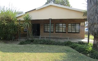 4 Bedroom House in Stefanopark
