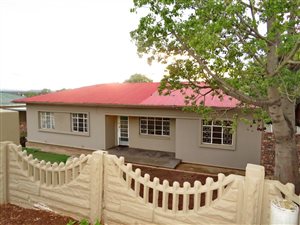 3 Bedroom House in Van Riebeeck Heights