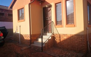 2 Bedroom House in Mahube Valley
