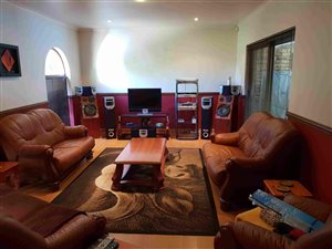 5 Bed House in Bellwater Park