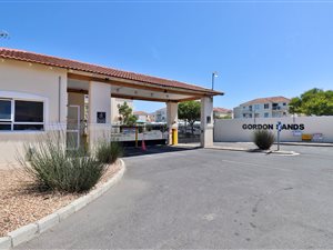 3 Bed Apartment in Gordons Bay Central