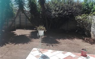 2 Bedroom Apartment in Driehoek