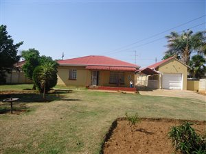 3 Bed House in Roodepoort West