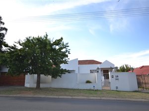 3 Bedroom House in Glenanda