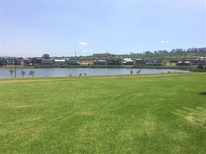 1102 m² Land available in Waterfall Country Estate
