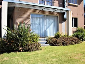 6 Bed House in Bronkhorstbaai